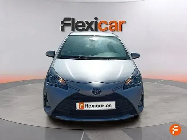 Usado Toyota Yaris Hybrid Active 100 CV (73 kW) 2019 Gris