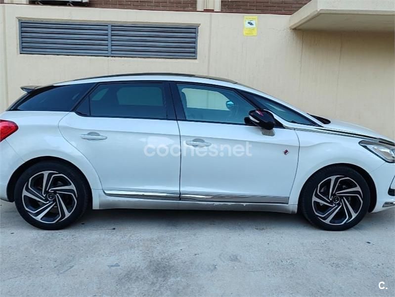 Blanco Usado 2018 DS Automobiles DS5 Performance Utilitario | 13.190 € (Precio justo) - Imagen 1/4