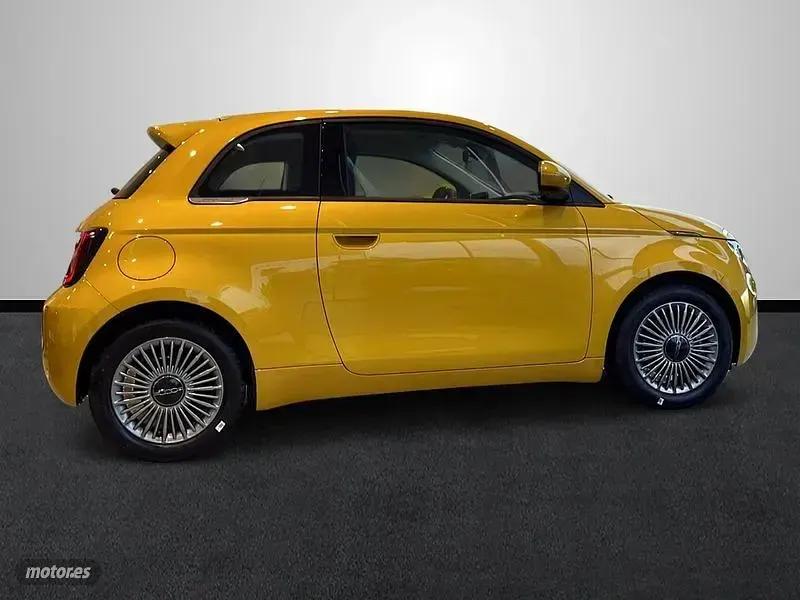 Nuevo Fiat 500 Icon 65 CV (47 kW) 2026 Amarillo Berlina