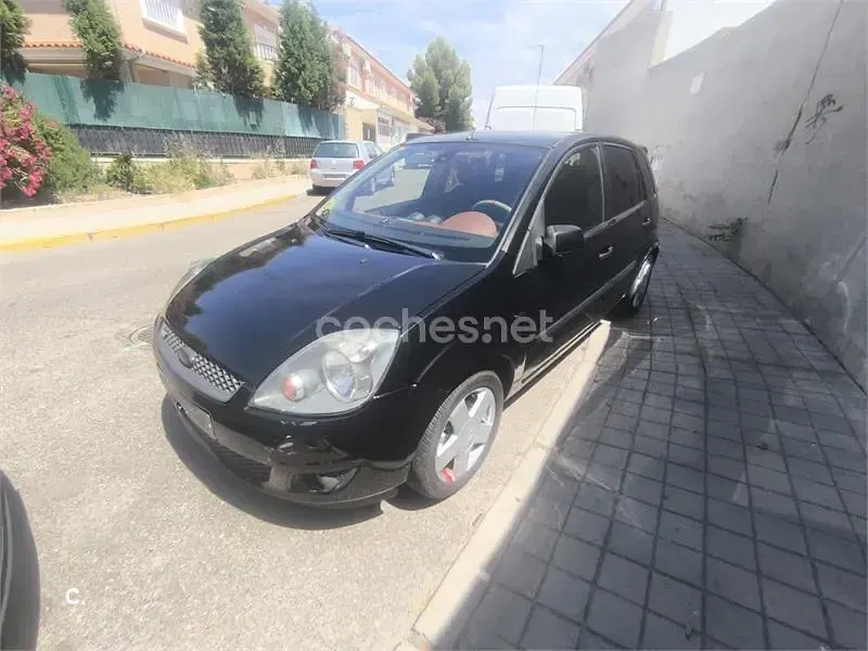 Usado Ford Fiesta 68 CV (50 kW) 2006 Negro Utilitario