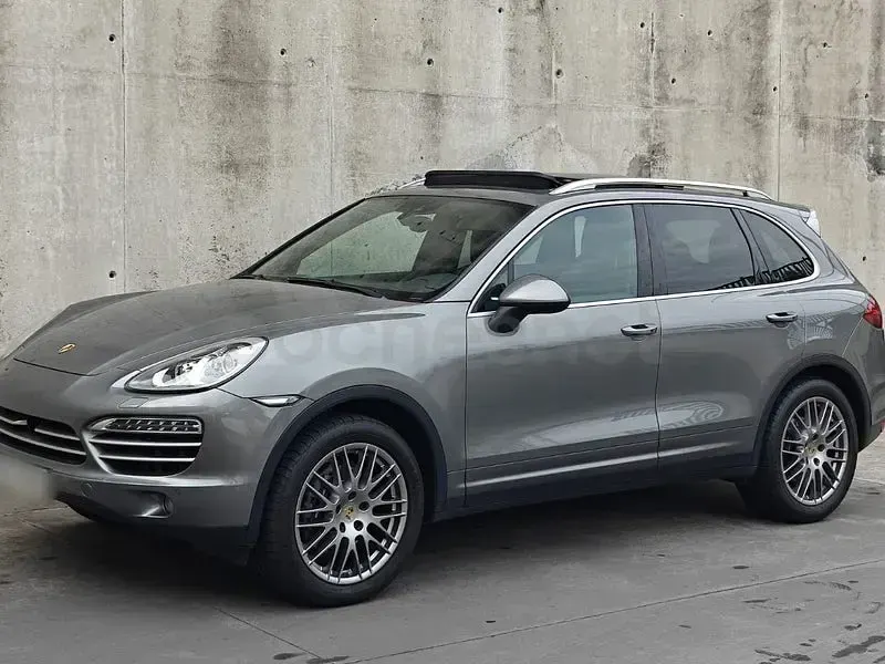 Usado Porsche Cayenne Platinum Edition 245 CV (180 kW) 2014 Gris / plata SUV