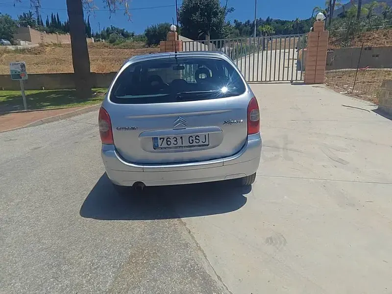 Usado Citroën Xsara Picasso Exclusive 92 CV (67 kW) 2009 Gris / plata Monovolumen