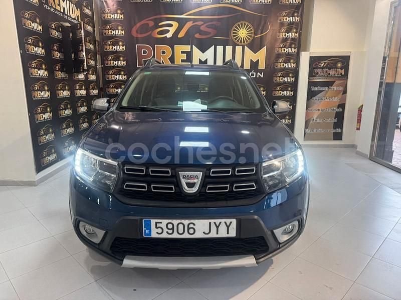 Usado Dacia Sandero Stepway 90 CV (66 kW) 2017 Azul Utilitario
