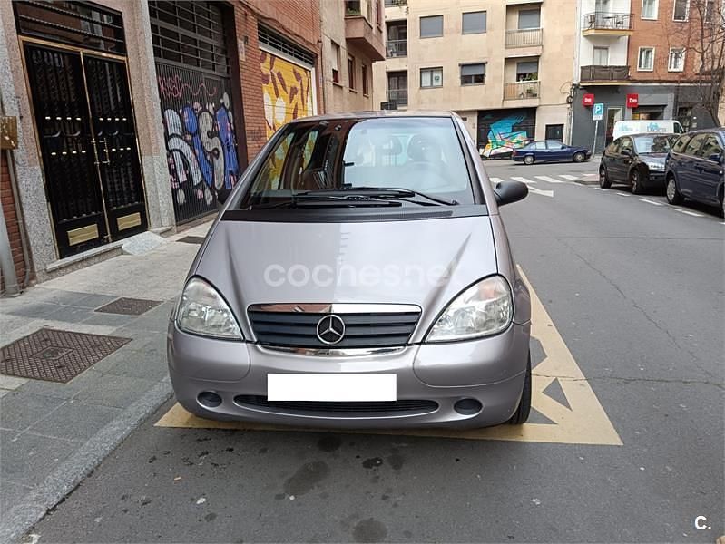 Usado Mercedes A160 Classic 102 CV (75 kW) 1998 Gris / plata Monovolumen