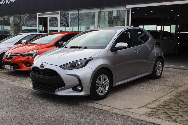 Usado Mazda 2 Center-Line 116 CV (85 kW) 2023 Gris Berlina