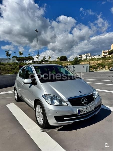 Usado Mercedes A180 109 CV (80 kW) 2011 Gris / plata Monovolumen