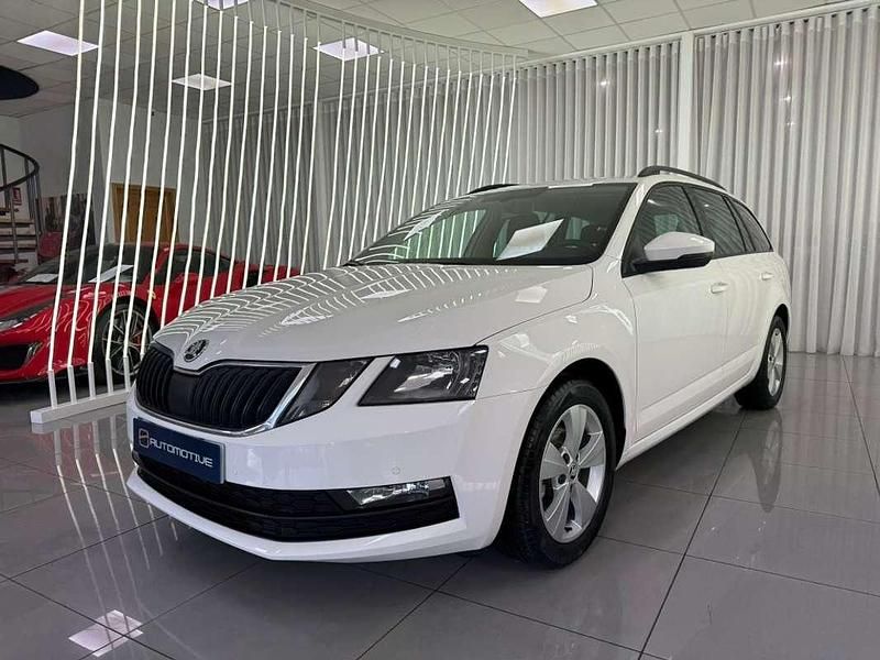 Blanco Usado 2021 Skoda Octavia Ambition Familiar | 11.990 € (Precio justo) - Imagen 1/4