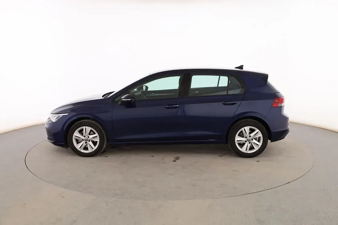 Usado VW Golf VIII 116 CV (85 kW) 2021 Azul Berlina