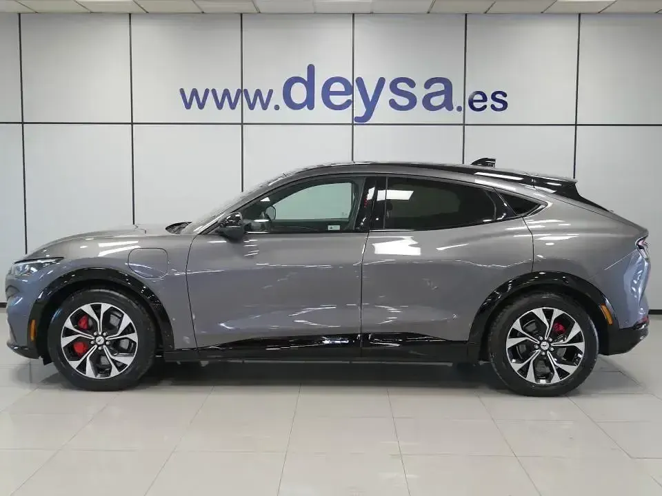 Usado Ford Mustang Mach-E Premium 216 kW (294 CV) 2023 Gris SUV