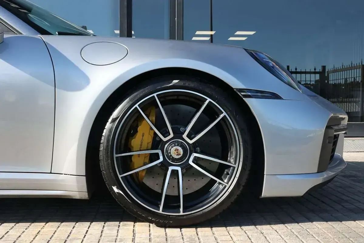 Usado Porsche 992 650 CV (478 kW) 2020 Gris Descapotable