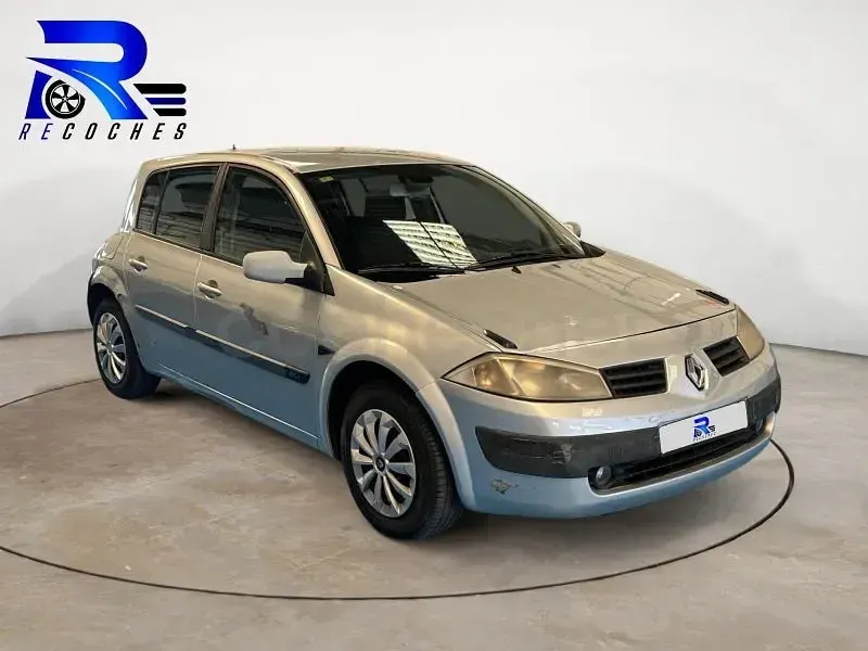 Usado Renault Mégane Authentique 80 CV (58 kW) 2005 Gris / plata Berlina