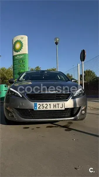 Usado Peugeot 308 Allure 115 CV (84 kW) 2013 Gris / plata Berlina