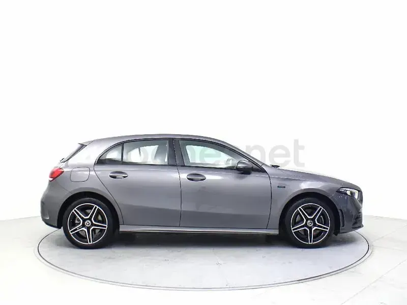 Usado Mercedes A250 218 CV (160 kW) 2021 Gris / plata Berlina
