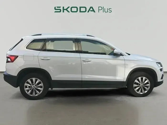 Usado Skoda Karoq Ambition 110 CV (80 kW) 2021 Blanco SUV