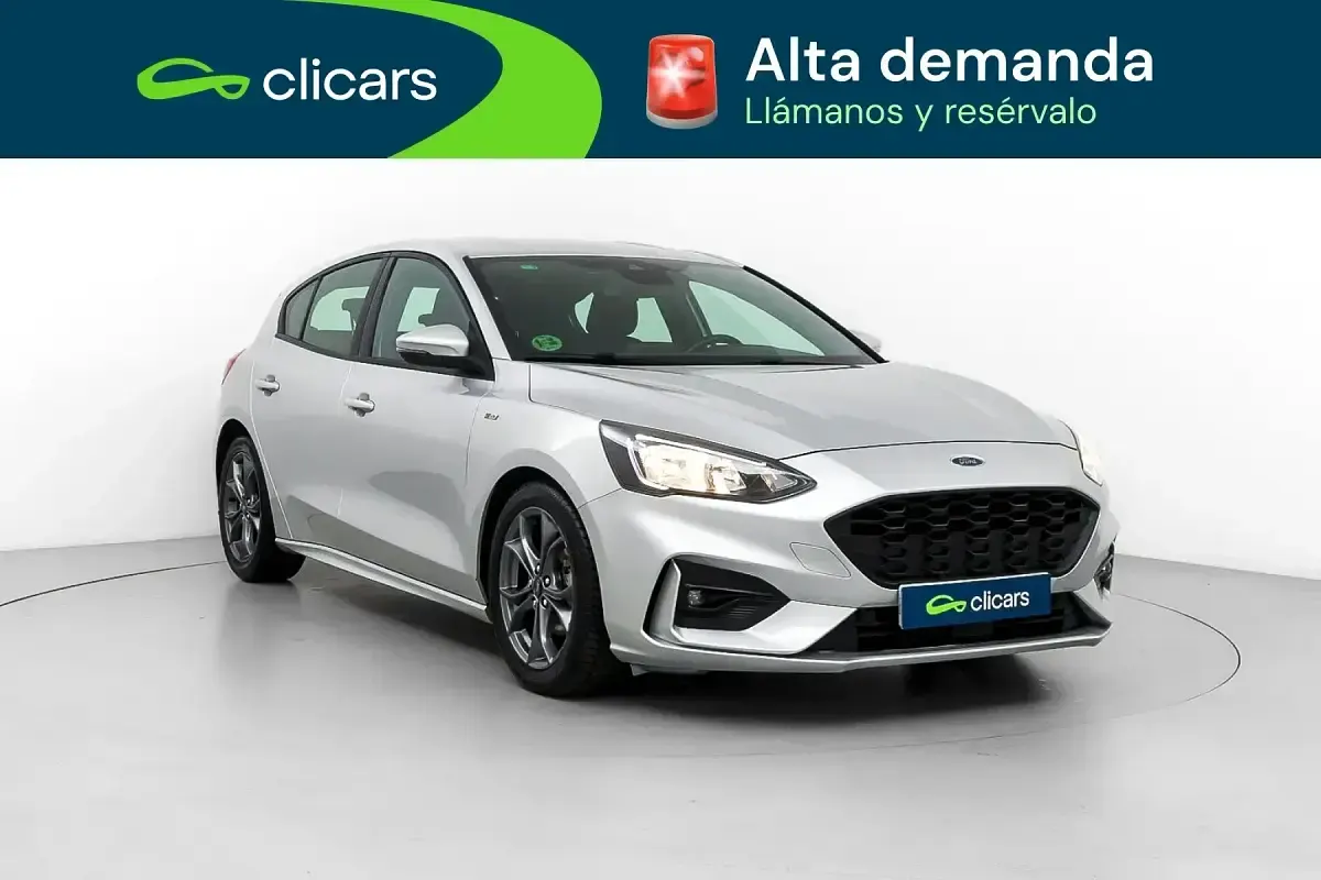 Usado Ford Focus ST-Line 120 CV (88 kW) 2019 Gris / plata Berlina