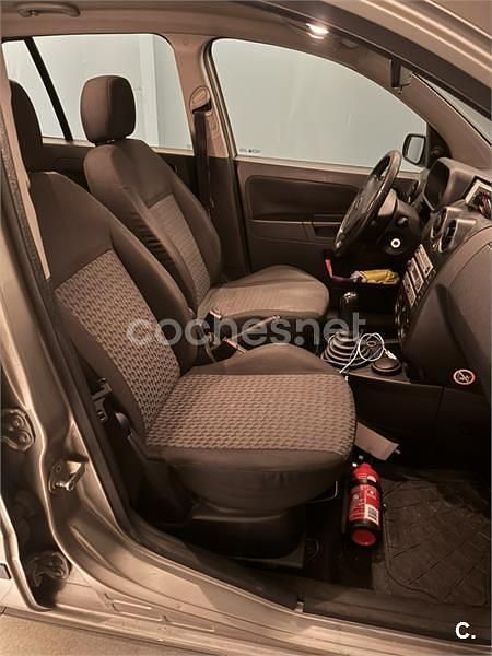 Usado Ford Fusion Trend 80 CV (58 kW) 2004 Beige Utilitario