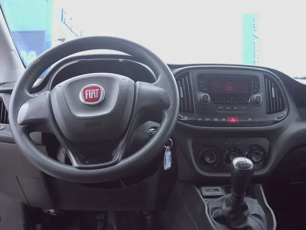 Usado Fiat Doblò 95 CV (69 kW) 2019 Blanco Monovolumen