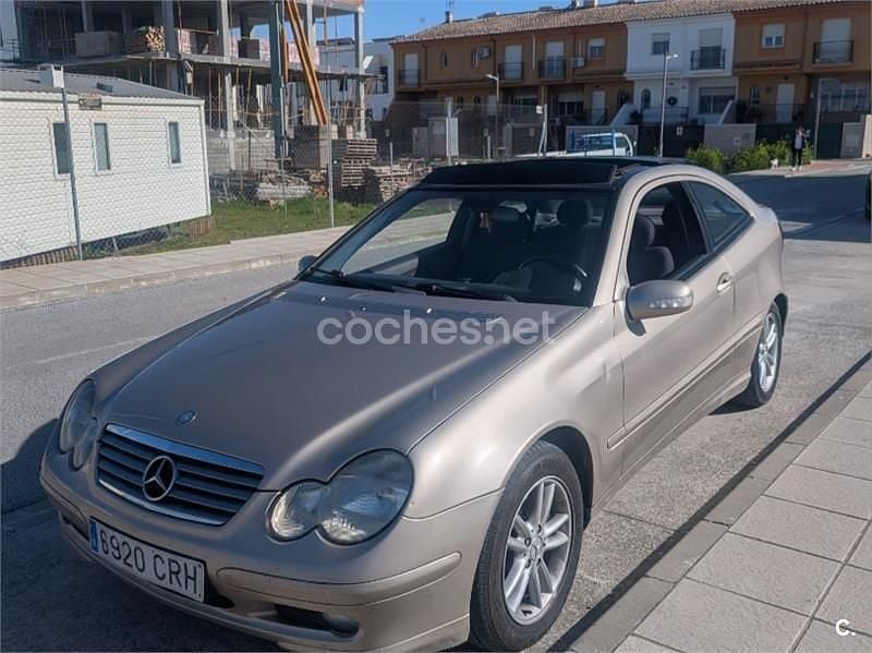 Usado Mercedes C230 197 CV (144 kW) 2001 Beige Berlina