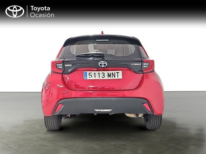 Usado Toyota Yaris Active 116 CV (85 kW) 2024 Rojo Utilitario