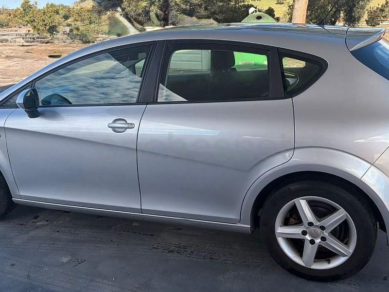 Usado Seat Leon 90 CV (66 kW) 2009 Gris / plata Utilitario