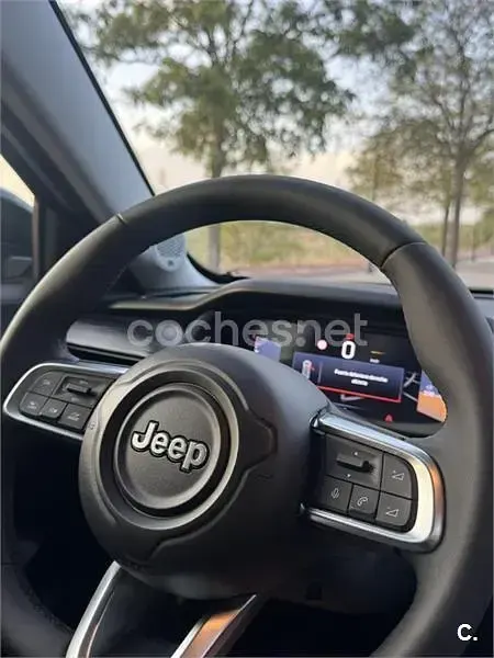 Usado Jeep Avenger 100 CV (73 kW) 2025 Negro SUV