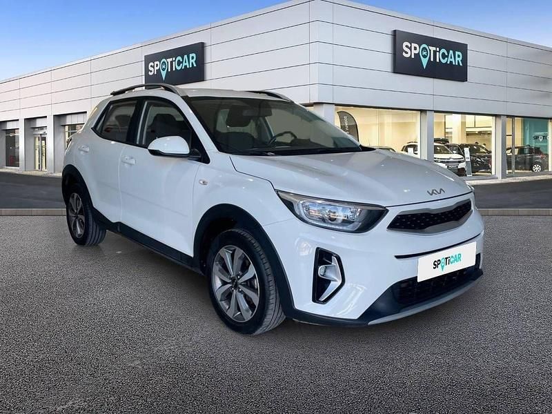 Usado Kia Stonic 84 CV (61 kW) 2023 Blanco SUV