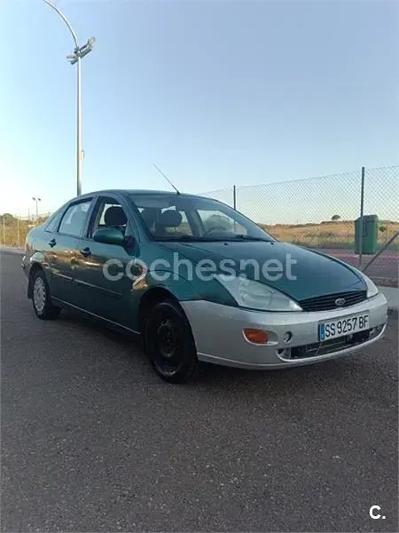 Usado Ford Focus Ambiente 100 CV (73 kW) 2000 Verde Berlina
