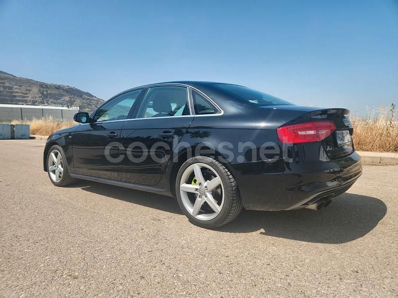 Usado Audi A4 120 CV (88 kW) 2013 Negro Berlina