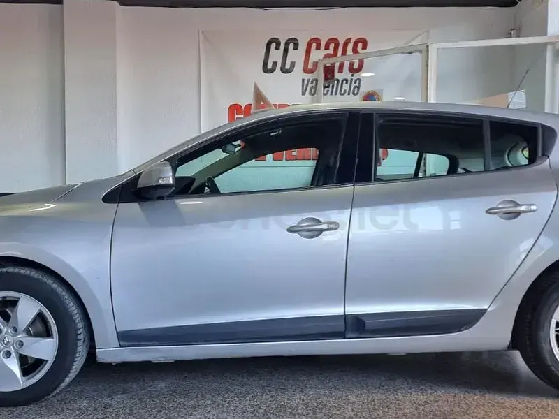 Usado Renault Mégane Business 110 CV (80 kW) 2013 Gris / plata Berlina
