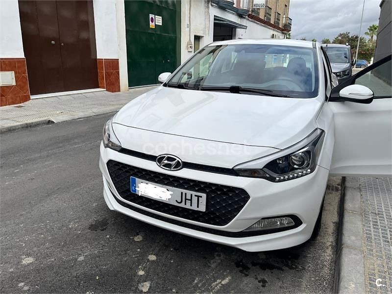 Blanco Usado 2015 Hyundai i20 Berlina | 9500 € (Precio justo) - Imagen 1/4