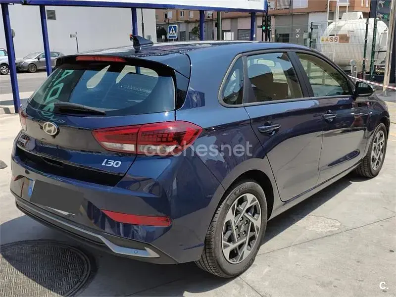 Usado Hyundai i30 96 CV (70 kW) 2025 Azul Berlina