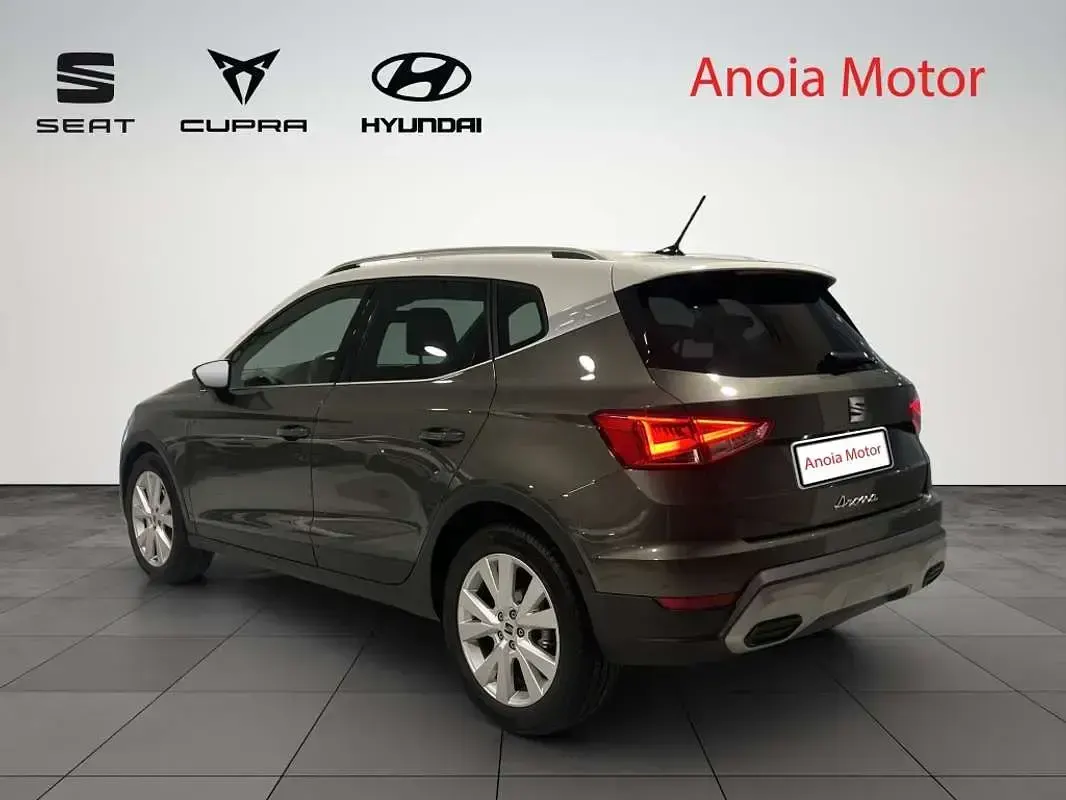 Usado Seat Arona 116 CV (85 kW) 2025 Gris SUV