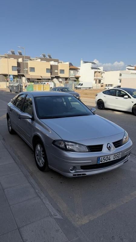 Plateado Usado 2005 Renault Laguna II Berlina | 2500 € (Super precio) - Imagen 1/4