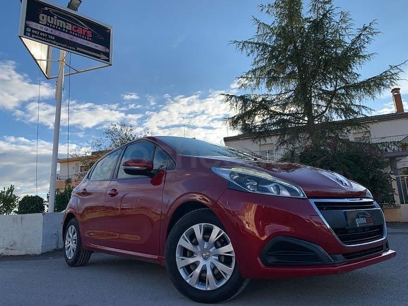 Usado Peugeot 208 Active 100 CV (73 kW) 2015 Granate Utilitario