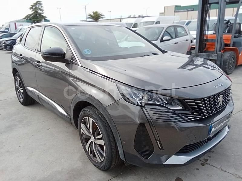 Usado Peugeot 3008 Allure 130 CV (95 kW) 2023 Gris / plata SUV