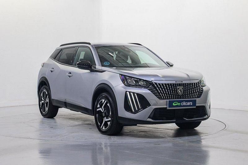 Usado Peugeot 2008 Allure 130 CV (95 kW) 2024 Gris / plata SUV