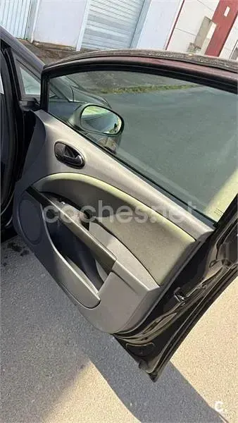 Usado Seat Leon Ecomotive 105 CV (77 kW) 2008 Negro Utilitario