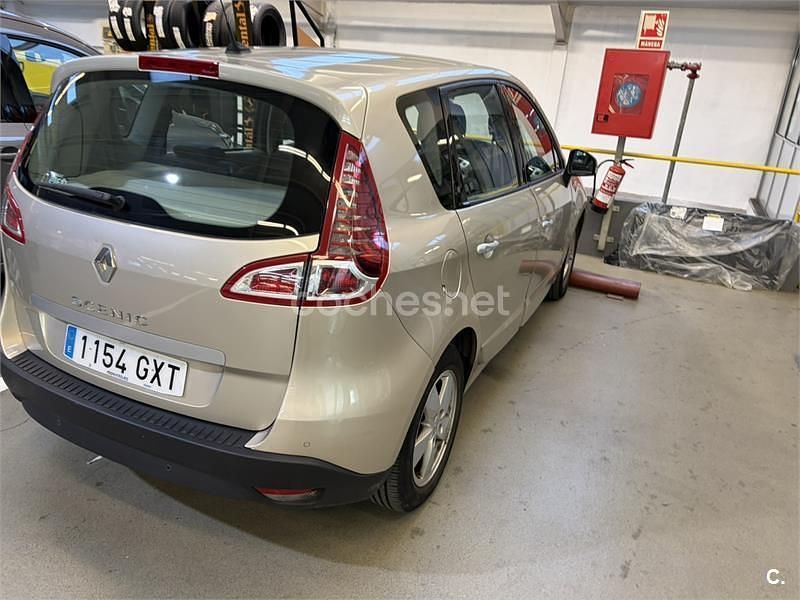 Usado Renault Scénic III Privilege 140 CV (102 kW) 2010 Beige Monovolumen