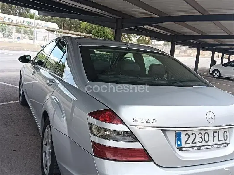 Usado Mercedes S320 235 CV (172 kW) 2007 Gris / plata Berlina