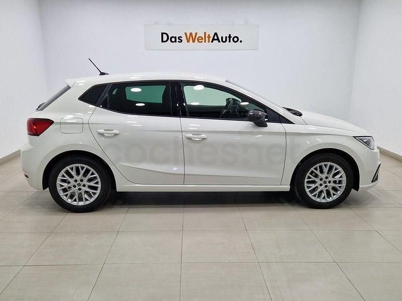 Usado Seat Ibiza FR 115 CV (84 kW) 2025 Blanco Utilitario