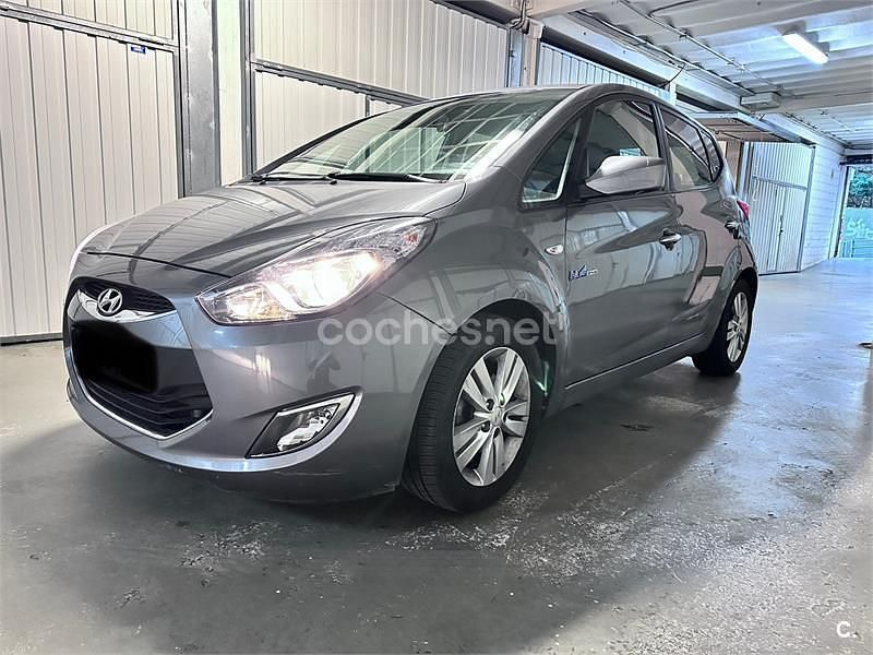 Usado Hyundai ix20 115 CV (84 kW) 2013 Gris / plata Utilitario