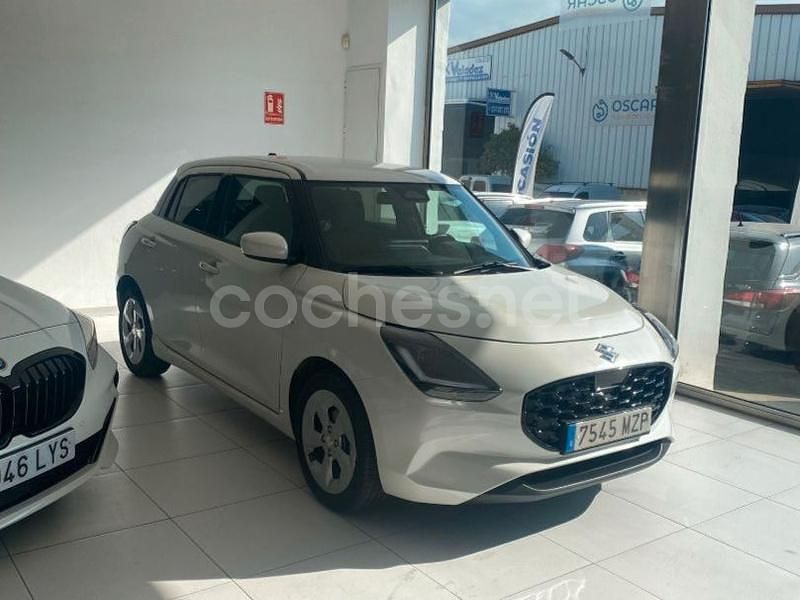 Blanco Usado 2025 Suzuki Swift Berlina | 18.500 € (Un poco caro) - Imagen 1/4