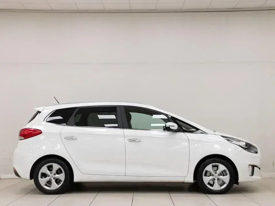 Usado Kia Carens 116 CV (85 kW) 2015 Blanco Monovolumen