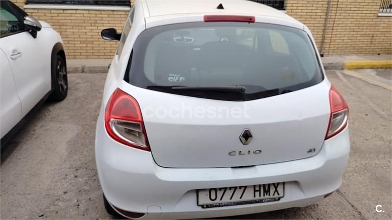 Usado Renault Clio IV 75 CV (55 kW) 2012 Blanco Berlina