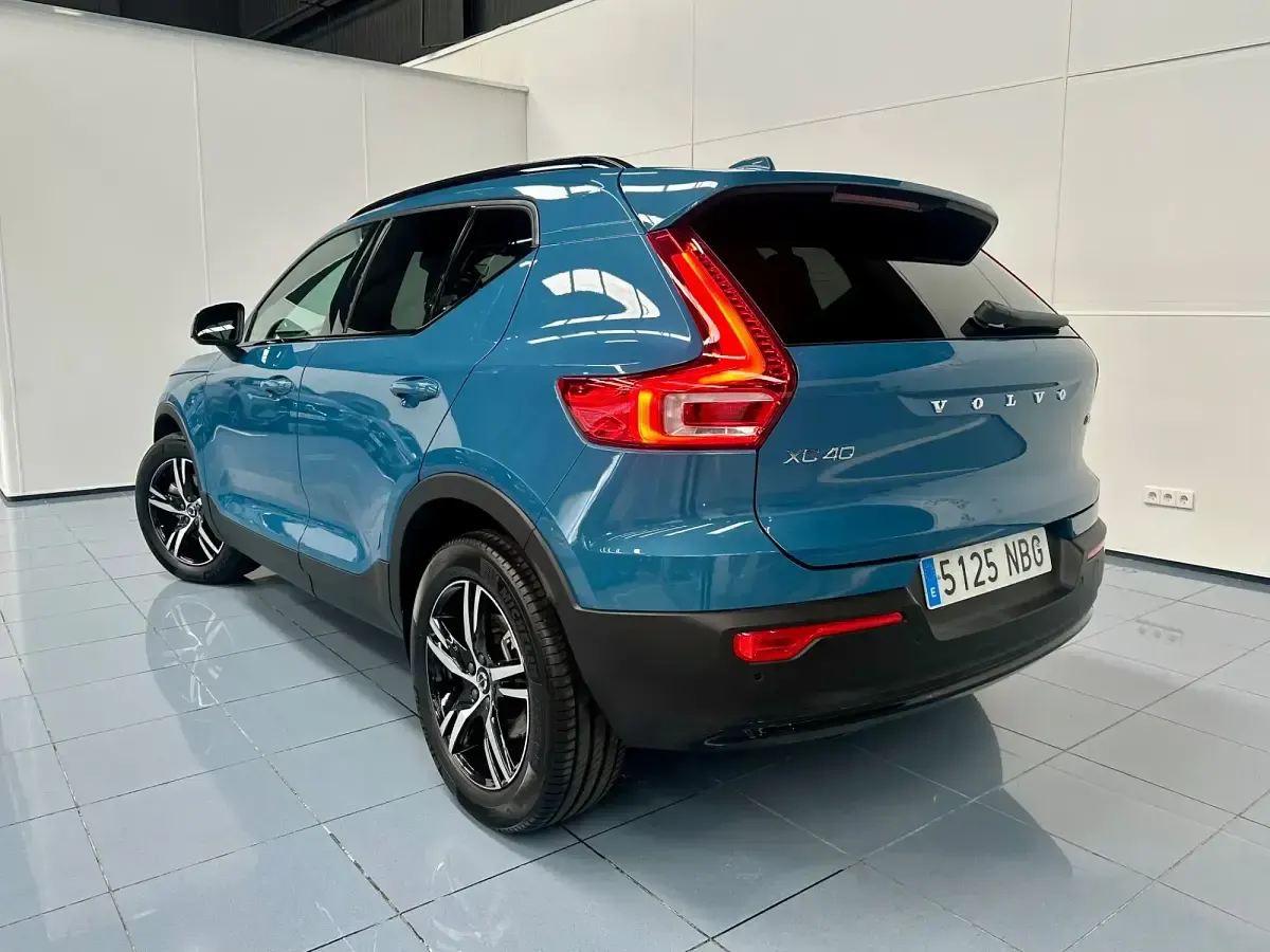 Usado Volvo XC40 Plus 163 CV (119 kW) 2025 Azul SUV