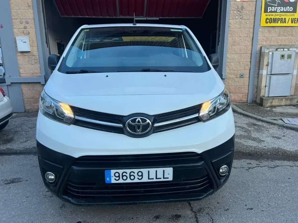 Usado Toyota Proace Business Edition 102 CV (75 kW) 2020 Blanco Monovolumen