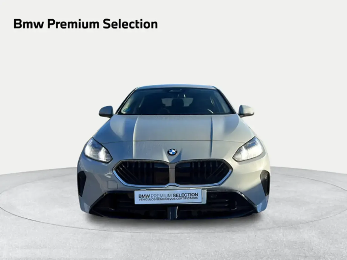 Usado BMW 120 Comfort Edition 190 CV (139 kW) 2025 Gris Utilitario