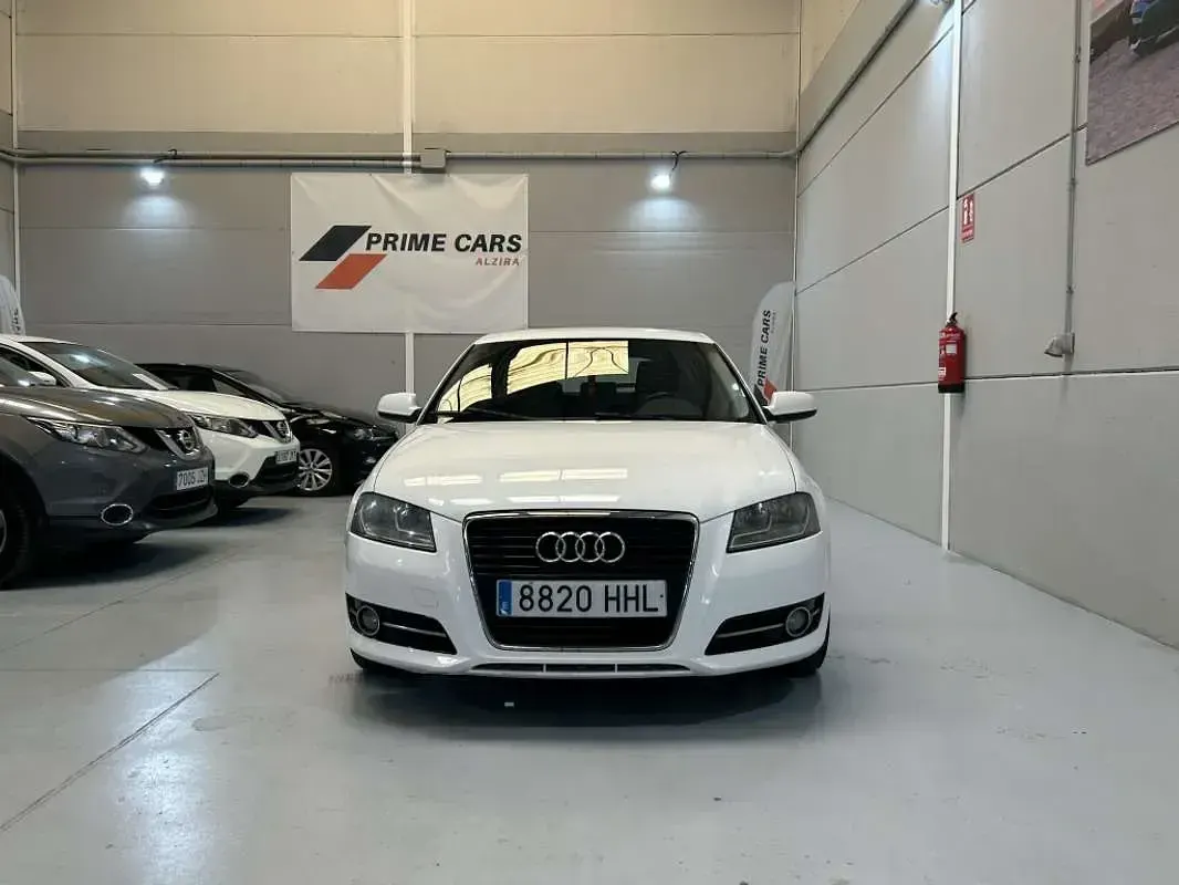 Usado Audi A3 Sportback Ambition 105 CV (77 kW) 2011 Blanco Utilitario