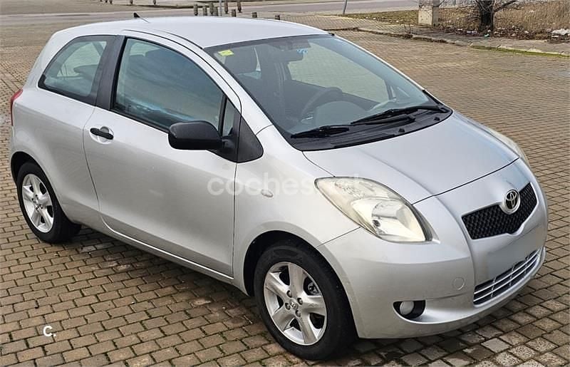 Gris / plata Usado 2007 Toyota Yaris Berlina | 4499 € (Precio justo) - Imagen 1/4