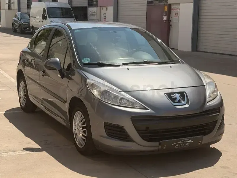Usado Peugeot 207 Business-Line 75 CV (55 kW) 2010 Gris / plata Berlina